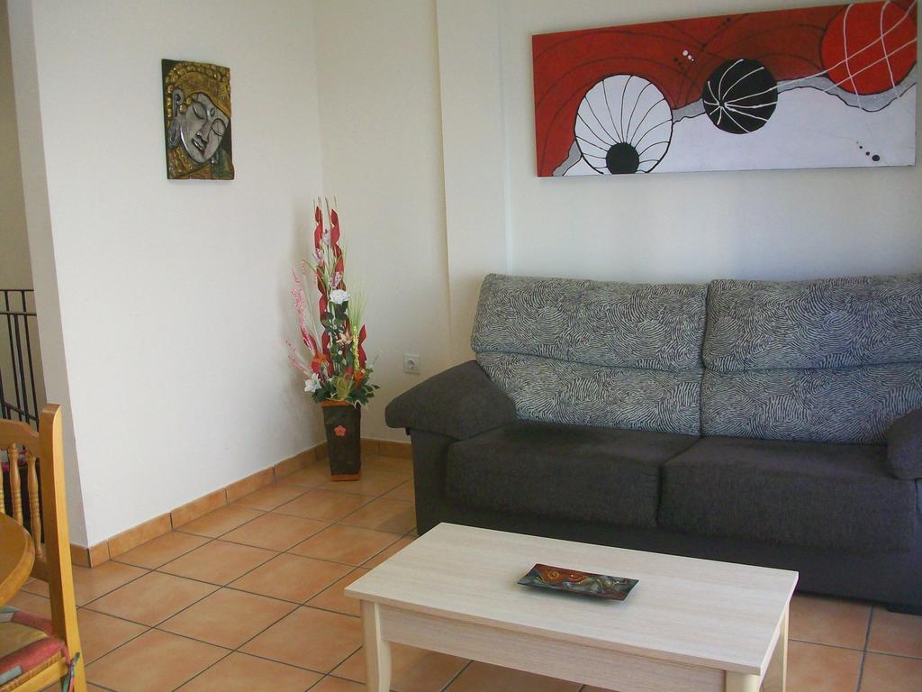 APARTAMENTOS PAR TRES - Oliva Nova Habitación foto