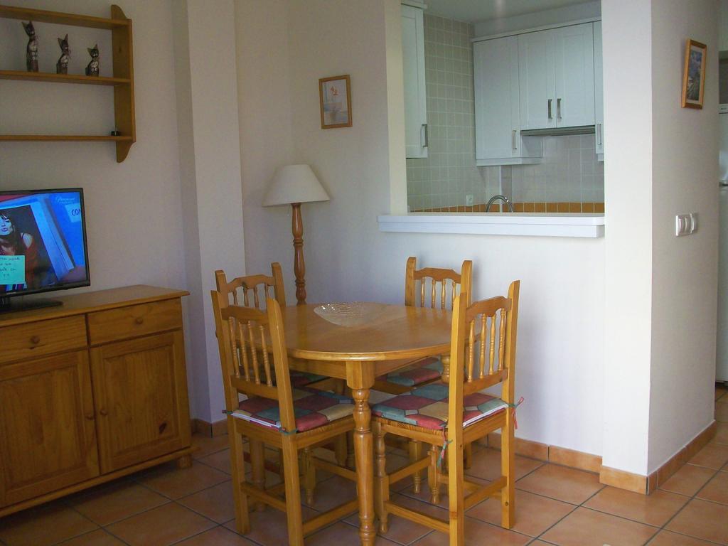 APARTAMENTOS PAR TRES - Oliva Nova Habitación foto