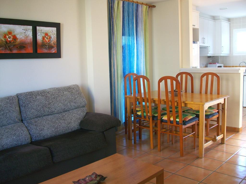 APARTAMENTOS PAR TRES - Oliva Nova Habitación foto