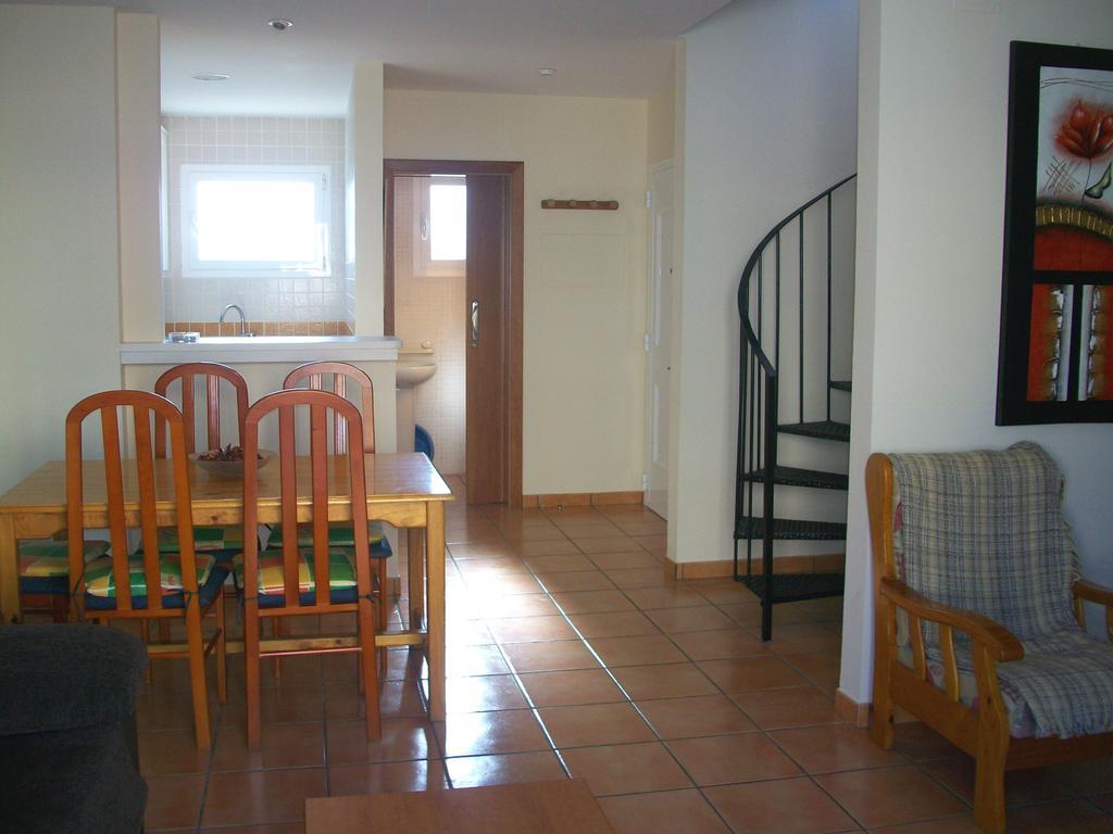 APARTAMENTOS PAR TRES - Oliva Nova Habitación foto