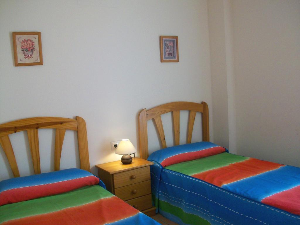 APARTAMENTOS PAR TRES - Oliva Nova Habitación foto