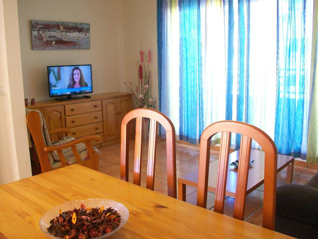 APARTAMENTOS PAR TRES - Oliva Nova Habitación foto